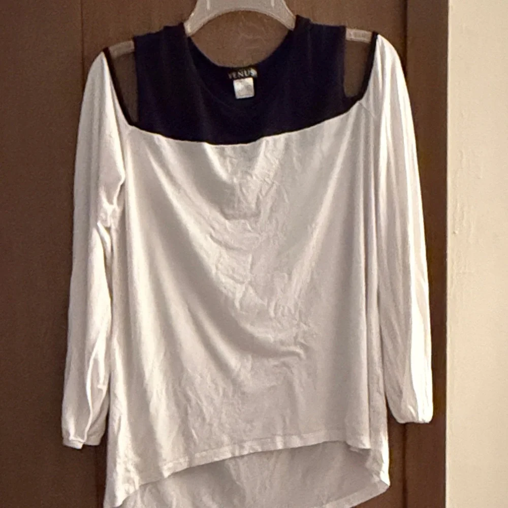 VENUS Black and White Colorblock Sleeveless Camisole - Picture 3 of 4